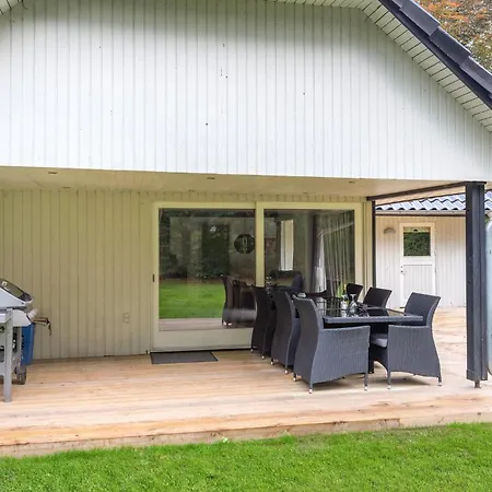 4 Bedroom In Holiday home