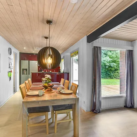 4 Bedroom In