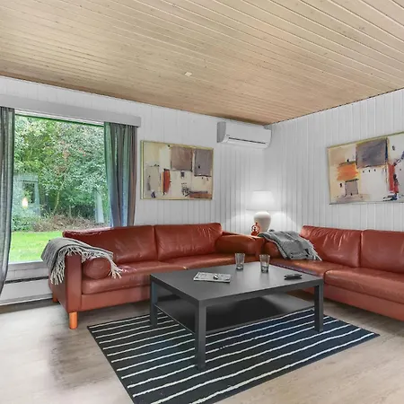 4 Bedroom In *