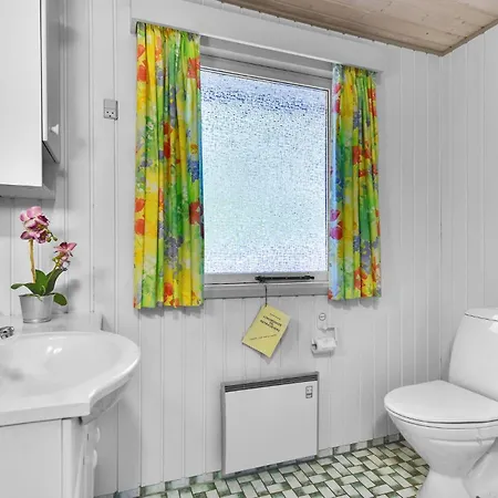 4 Bedroom In Holiday home